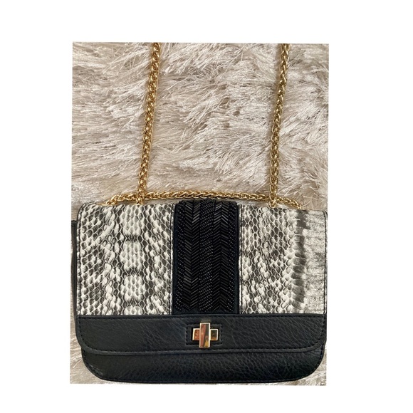 Chain Crossbody Purse - Picture 3 of 8